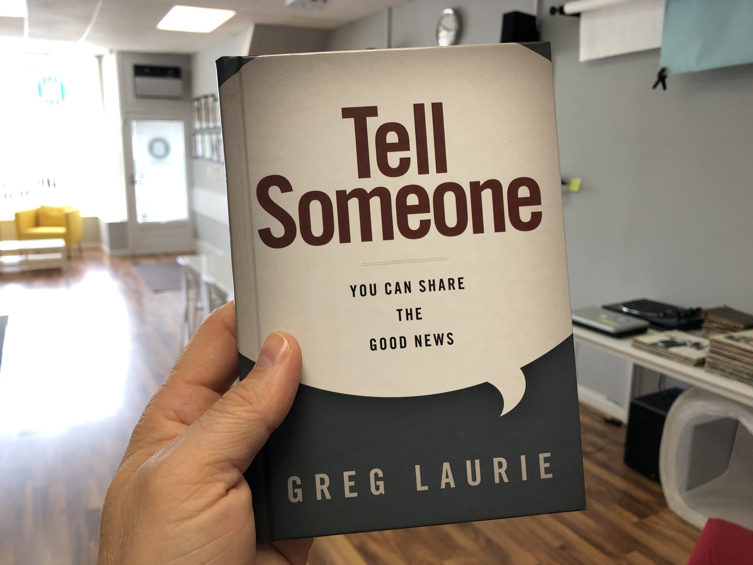 personal evangelism book Tell Someone by Greg Laurie